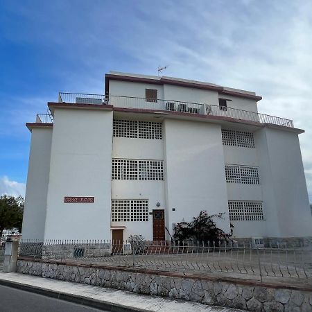Beautiful Loft, Huge Sunny Terrace, View Over The Beach And Sea Roses Exterior photo